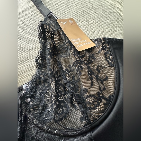 Popilush-Lace Deep V-Neck Sculpting Wide Leg Jumpsuit Size: XL - Picture 5 of 7